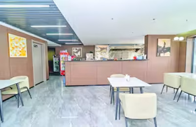 Kilimani Luxury 1BR • WiFi • Pool • Backup • 75”TV
