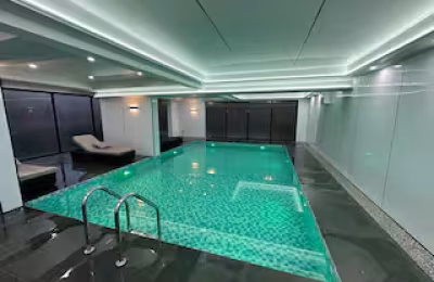 Kilimani Luxury 1BR • WiFi • Pool • Backup • 75”TV