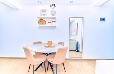 Kilimani Luxury 1BR • WiFi • Pool • Backup • 75”TV