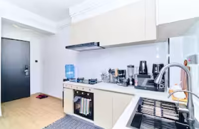 Kilimani Luxury 1BR • WiFi • Pool • Backup • 75”TV