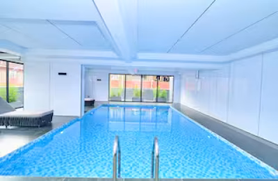 Kilimani Luxury 1BR • WiFi • Pool • Backup • 75”TV