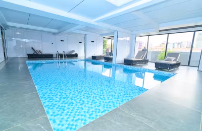 Kilimani Luxury 1BR • WiFi • Pool • Backup • 75”TV