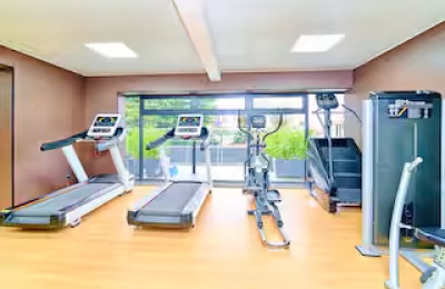 Kilimani Luxury 1BR • WiFi • Pool • Backup • 75”TV
