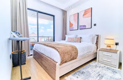 Kilimani Luxury 1BR • WiFi • Pool • Backup • 75”TV