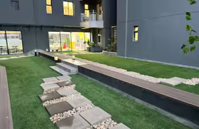 Kilimani Luxury 1BR • WiFi • Pool • Backup • 75”TV