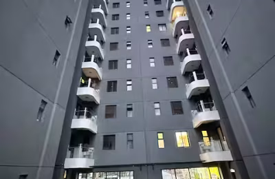 Kilimani Luxury 1BR • WiFi • Pool • Backup • 75”TV