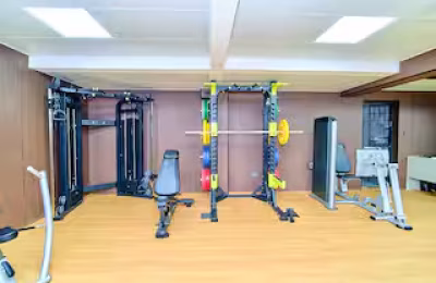 Kilimani Luxury 1BR • WiFi • Pool • Backup • 75”TV
