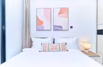 Kilimani Luxury 1BR • WiFi • Pool • Backup • 75”TV