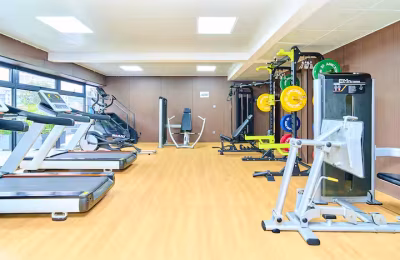 Kilimani Luxury 1BR • WiFi • Pool • Backup • 75”TV