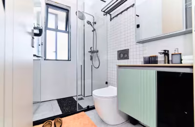 Kilimani Luxury 1BR • WiFi • Pool • Backup • 75”TV