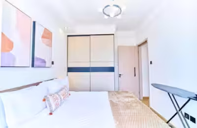 Kilimani Luxury 1BR • WiFi • Pool • Backup • 75”TV
